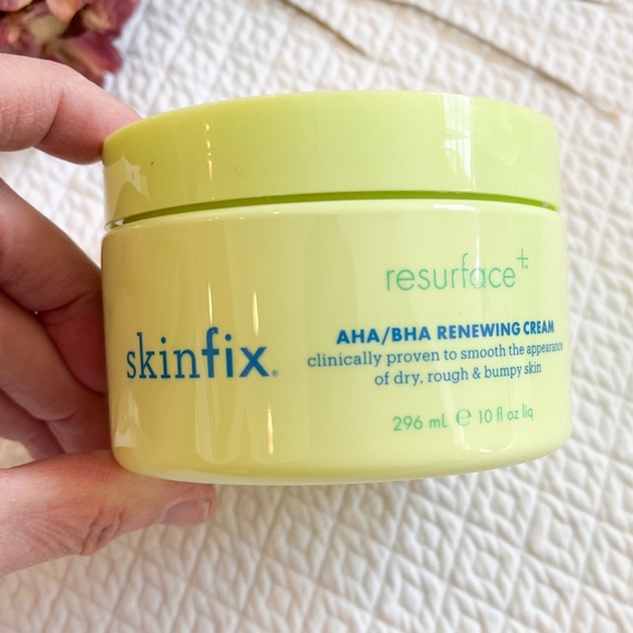 NEW Skinfix Resurface+ Renewing Body Cream - Picture 3 of 8